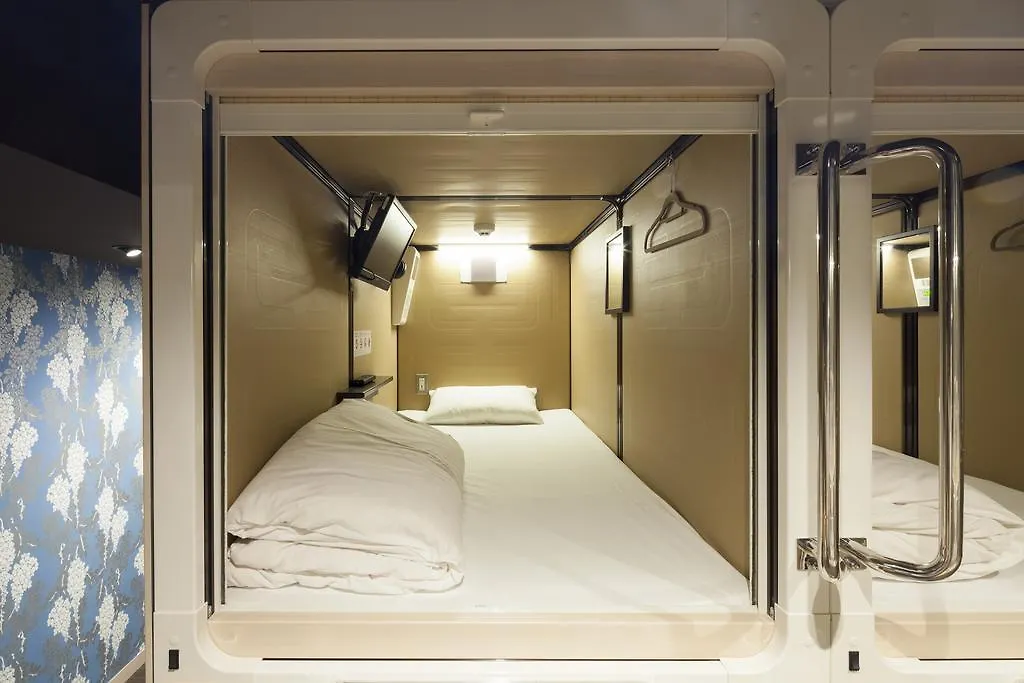 ** Hotel kapsułowy Tokyo Ginza Bay Hotel Japonia